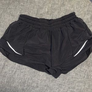 Lululemon size 4 2.5” hotty hot shorts